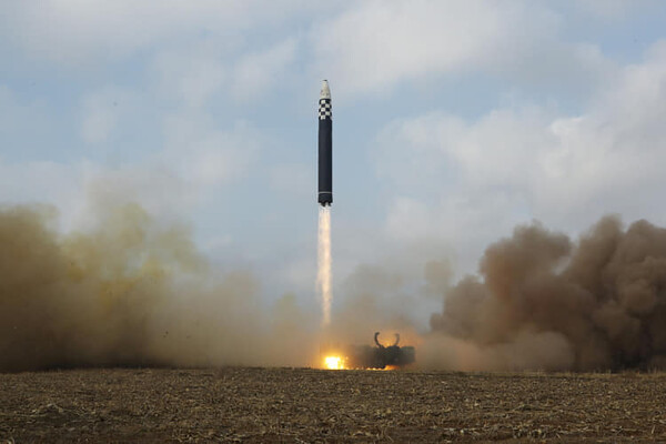 ▲ 북한 조선중앙통신은 19일 대륙간탄도미사일 화성17호를 어제 18일 발사하였다고 보도하였다.