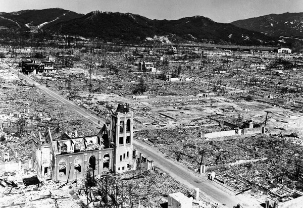 ▲ 1945.08.06. 미제의 원자폭탄투하로 폐허가 된 히로시마