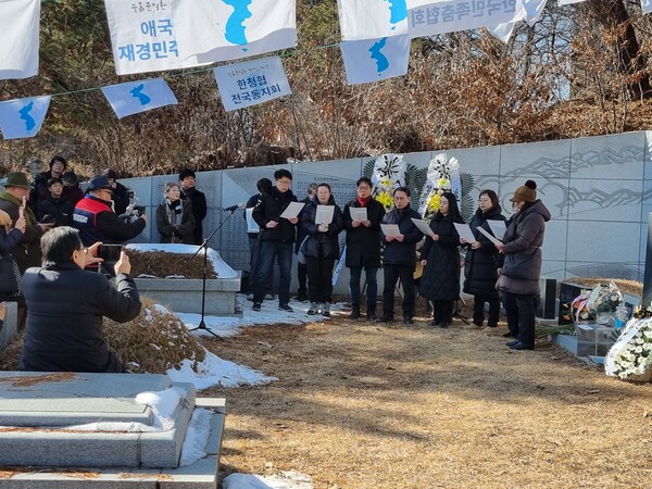 ▲ 마석모란공원에 안장된 고 문인환 목사 묘역에서 30주기 추모행사가 열렸다.